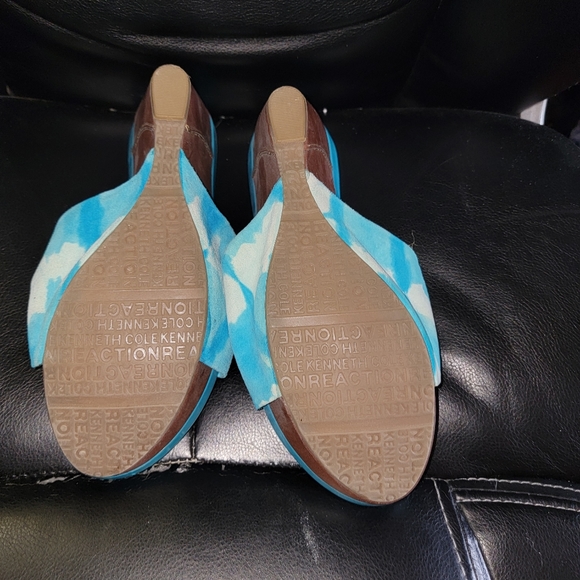 Misses sz 8.5 Kenneth Cole Reaction Aqua Wedge sandals - Picture 3 of 4